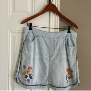 Like new Tribal brand Floral Embroidered Denim Skort, size 10